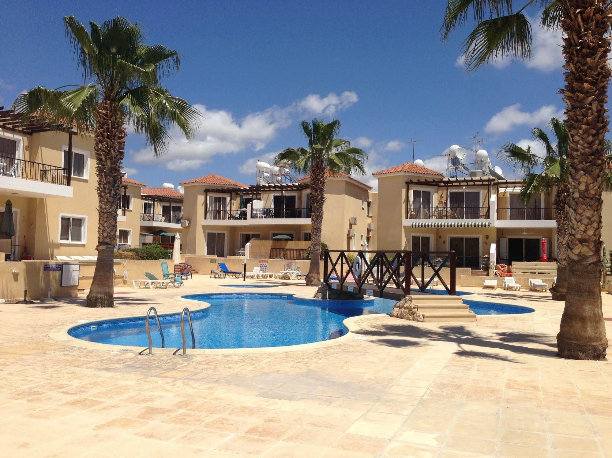 Sirena Sunrise, Apartment 4 Paphos Exterior photo